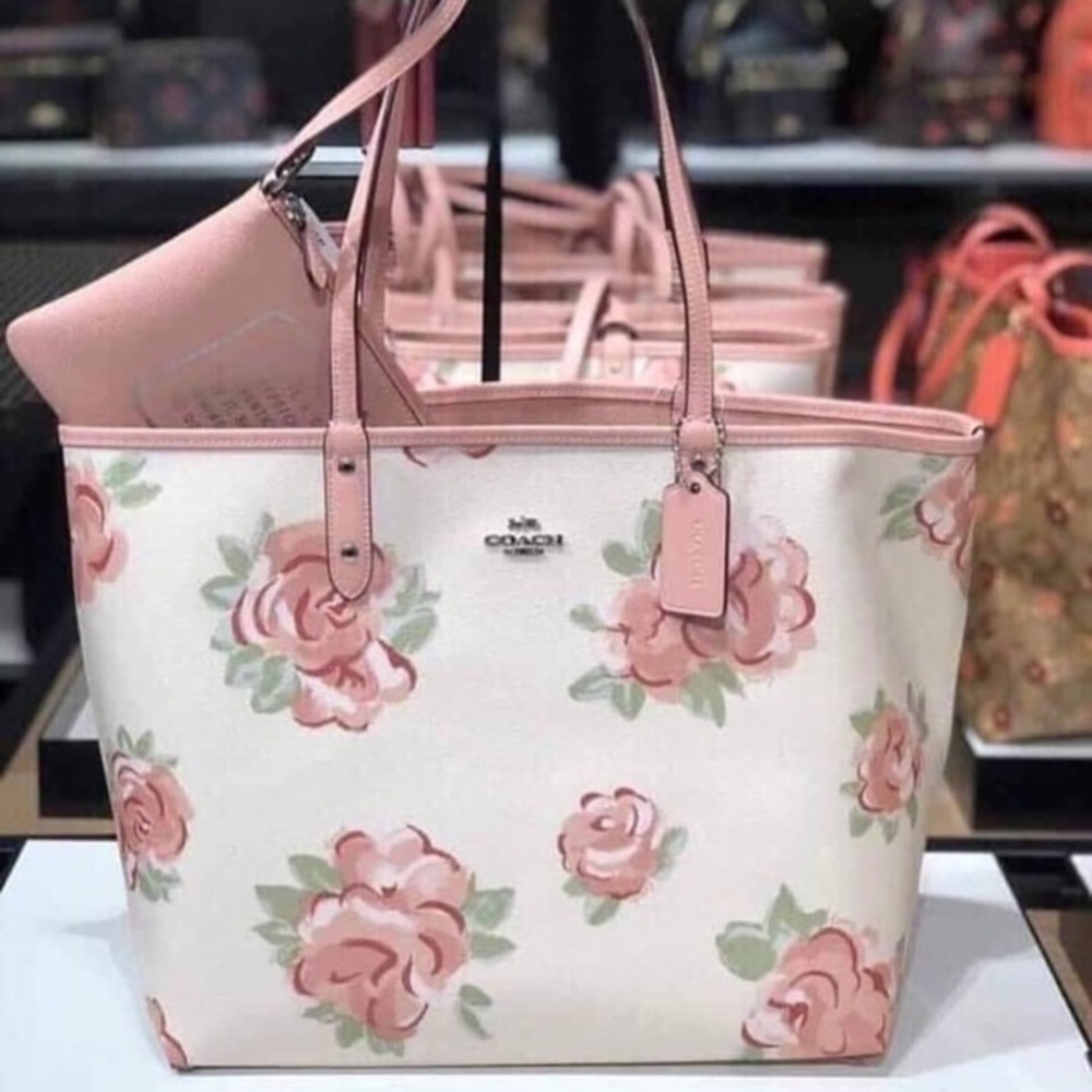 👀 ISO!! Coach Jumbo Floral Tote